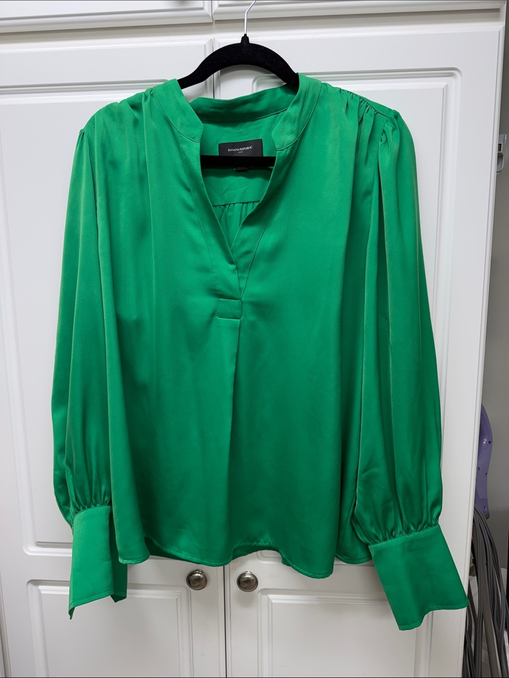 Evan Picone Emerald Green V-Neck Satin Blouse